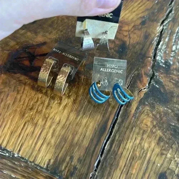 Vintage hypo allergenic gold hammered hoops, silver hooped, and blue hoops - Picture 2 of 5